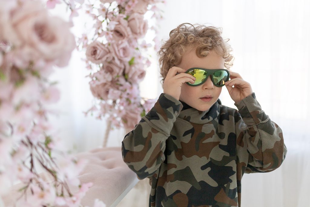 Okulary przeciwsłoneczne na dziecku